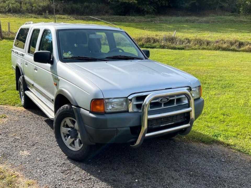 Ford Ranger 2.5 TD XLT Doppelkabine 4x4 пробіг: 164687 рік: Mai 2002 Diesel потужність:109 PS ціна: 4400