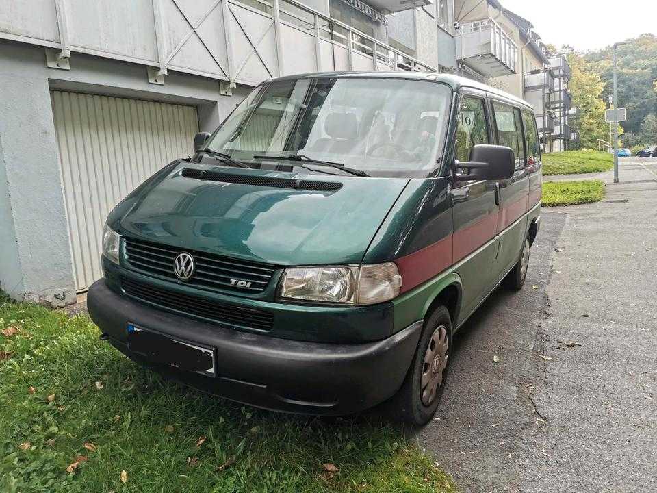 VW T4 Multivan 2.5tdi ACV пробіг: 460000 рік: April 1996 Diesel потужність:102 PS коробка: Manuell ціна: 2800